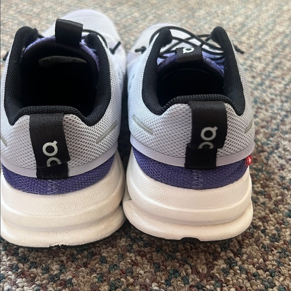 On Running Cloud Sky Big Kids Shoes size 4.5Y - Picture 4 of 11